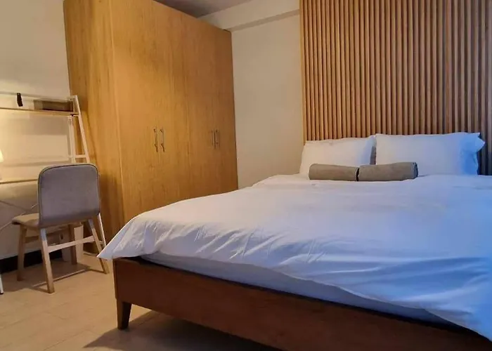 Apartment Elegant Modern 2-br Bgc Near Malls & Cafes Manila