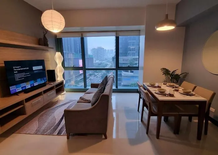 Elegant Modern 2-br Bgc Near Malls & Cafes *