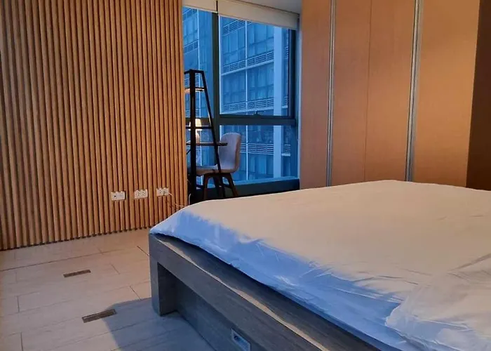 Elegant Modern 2-br Bgc Near Malls & Cafes Apartment Manila