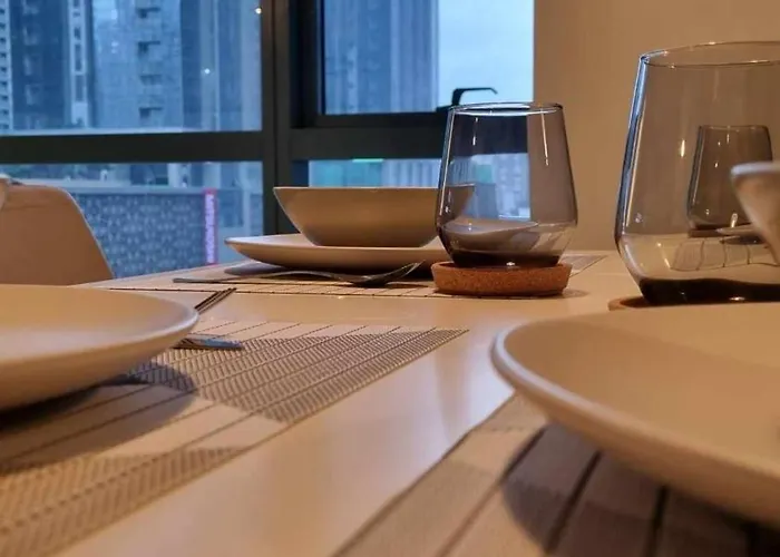 Elegant Modern 2-br Bgc Near Malls & Cafes *