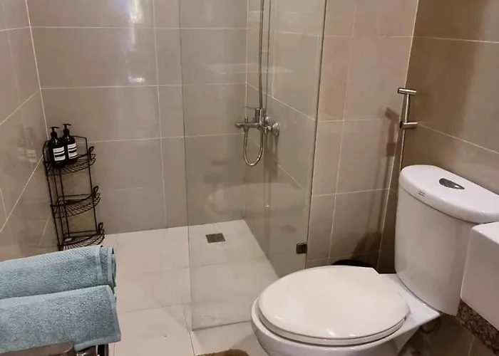 Apartment Elegant Modern 2-br Bgc Near Malls & Cafes