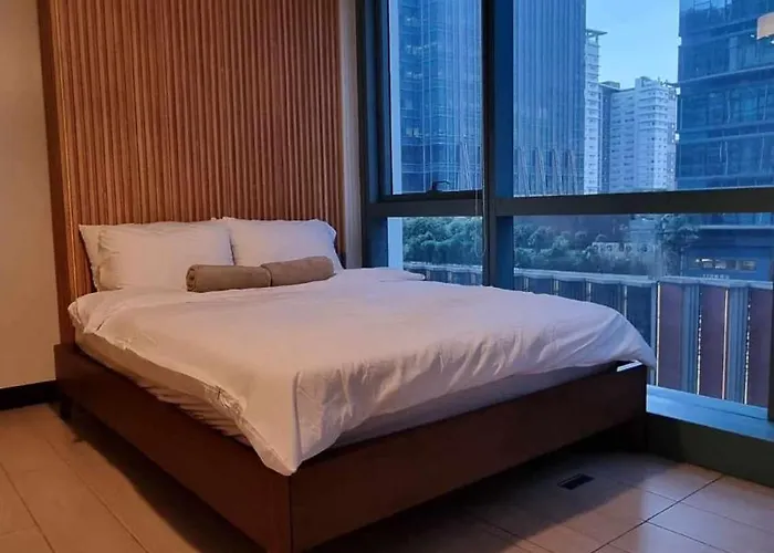 Apartment Elegant Modern 2-br Bgc Near Malls & Cafes *
