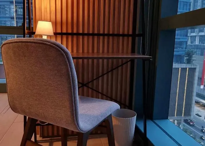 Elegant Modern 2-br Bgc Near Malls & Cafes Apartment *