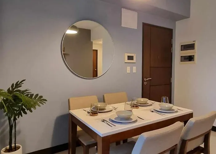 Elegant Modern 2-br Bgc Near Malls & Cafes